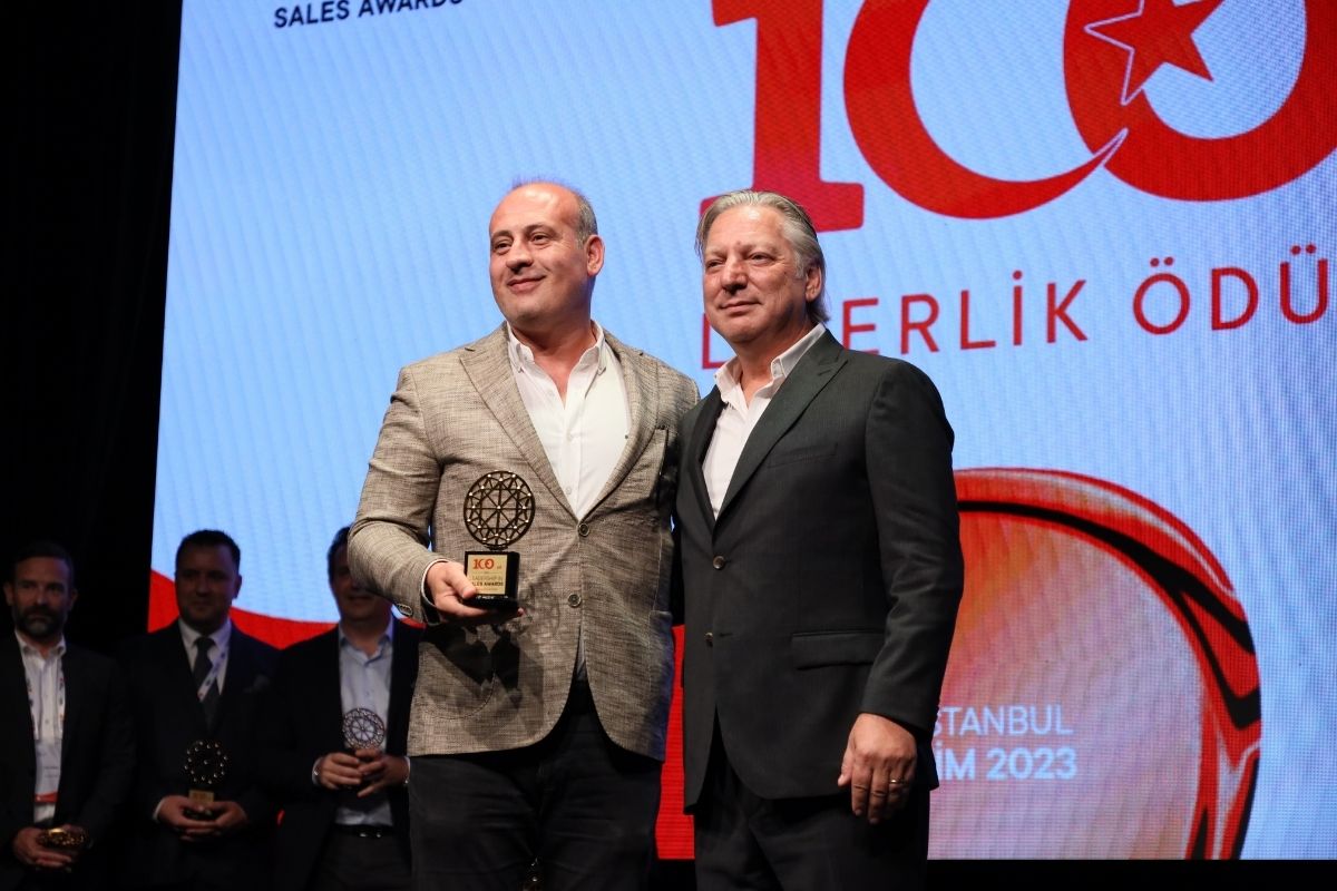 Murat Keleş’e 100. Yıl Liderlik Ödülü  